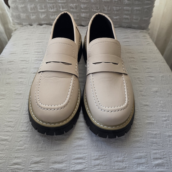 Women's Cream Loafers with Chunky Sole - Picture 3 of 9